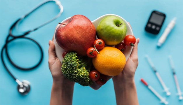 Frutas que pueden comer los diabéticos y las que deben evitar, según los expertos