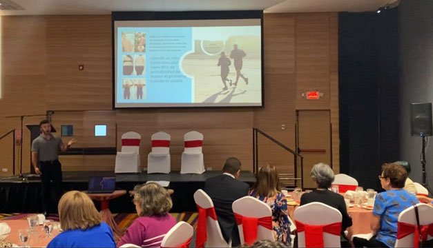 Club Eterna Juventud realizó su evento "Salud Integral" junto al Fitness Coach, David Torres