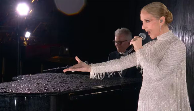 Céline Dion regresó a la música: bajó la torre Eiffel en la inauguración de los Juegos Olímpicos