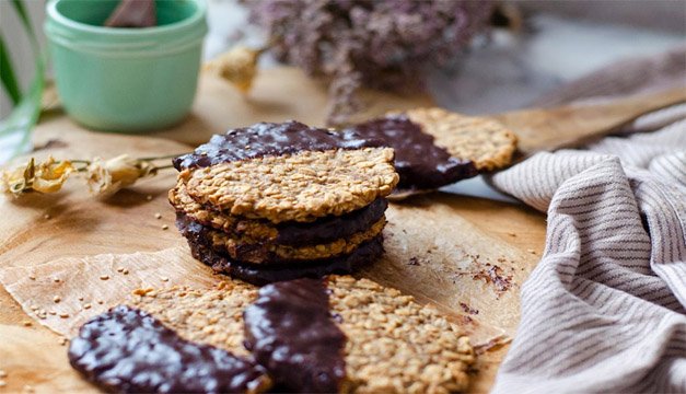 Galletas de avena, plátano y chocolate negro saludables