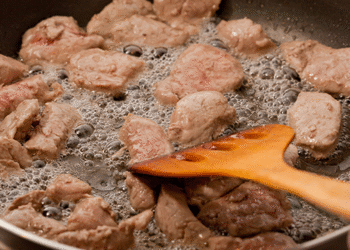 Un carnicero explica cómo evitar que la carne suelte agua al cocinarse