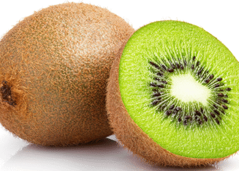 Si comes el kiwi con cáscara te aumenta un 50% más de fibra y tres veces más antioxidantes