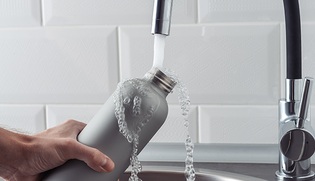 Experta advierte sobre el error común con el lavado del vaso térmico y cómo te puede enfermar