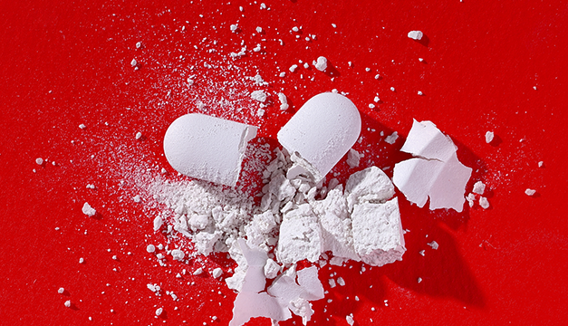 ¿Partir o triturar los medicamentos para tomarlos tiene o no algún riesgo?