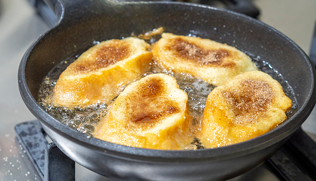 Esta es la receta tradicional europea de las "torrijas" o "torrejas", populares en Latinoamérica