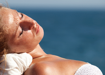 Dermatóloga advierte que "no hay bronceado saludable" pero si riesgo de melanoma