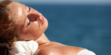 Dermatóloga advierte que "no hay bronceado saludable" pero si riesgo de melanoma