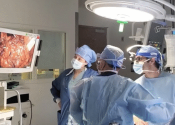 Cirujanos logran un "hito histórico" al realizar el primer trasplante de vejiga en humanos