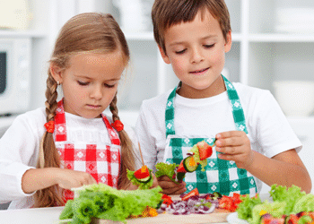 Estudio: niños alimentados con dieta mediterránea pueden frenar el sobrepeso en la infancia