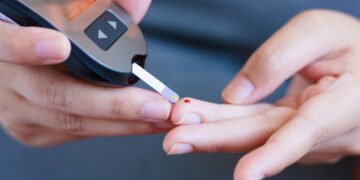 Médicos advierten que glucómetros sin pinchazo no son fiables para diabéticos