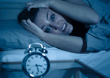 Psiquiatra explica por qué el insomnio agrava las adicciones y otros trastornos mentales