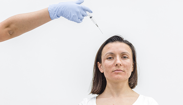 Las mujeres tienen el doble de probabilidad de sufrir reacciones adversas a un medicamento