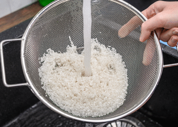 ¿Deberíamos lavar el arroz y qué pasa si no lo hacemos? Una ingeniera en alimentos nos responde