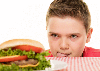 Niños con alto consumo de ultraprocesados tienen cuatro veces más riesgo de padecer asma